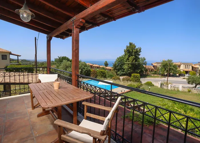 Bizmut House Shared Garden & Pool Paliouri